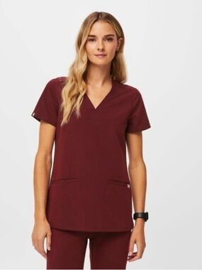 FIGS Women burgundy/maroon 3 Pockets, Anti-Wrinkle Casma scrub top size XS